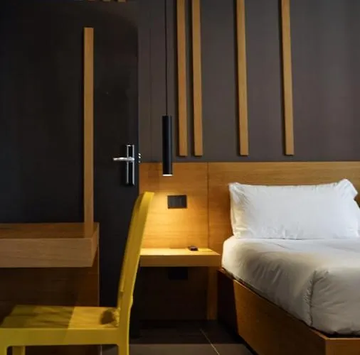 Central Lodge Hotel Otel 3*