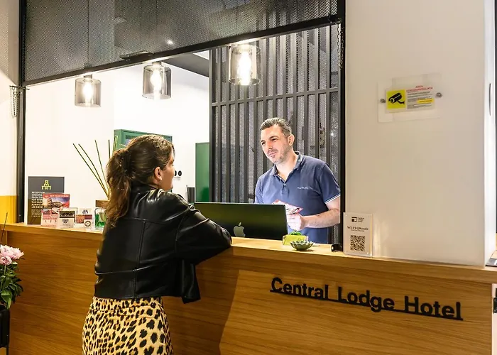 Otel Central Lodge Hotel 3*