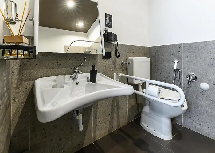 Central Lodge Hotel Otel Roma